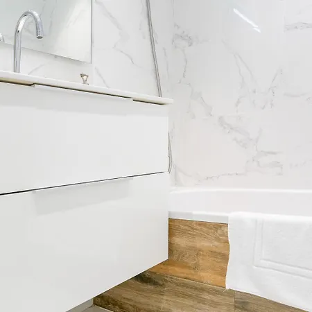 Andbnb I Centrico Con Terraza Y Parking Gratuito Apartment Andorra la Vella